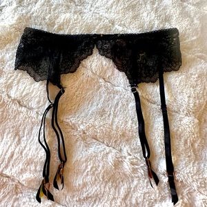 Victoria’s Secret black lace garter belt- Size XS/SM